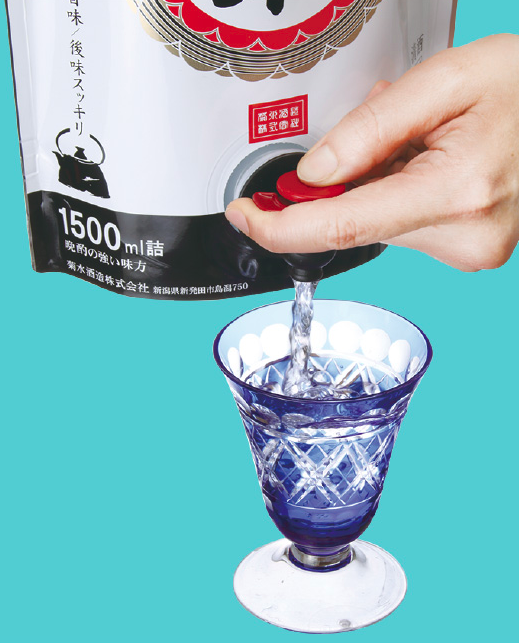 パウチパック日本酒の注ぎ方